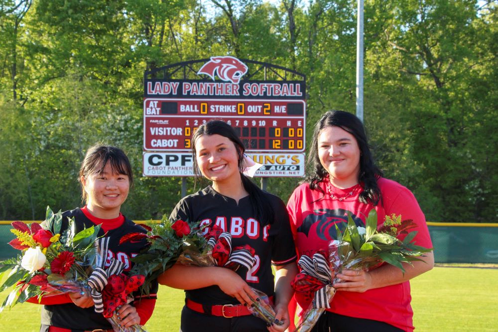 2021 Softball senior group picture